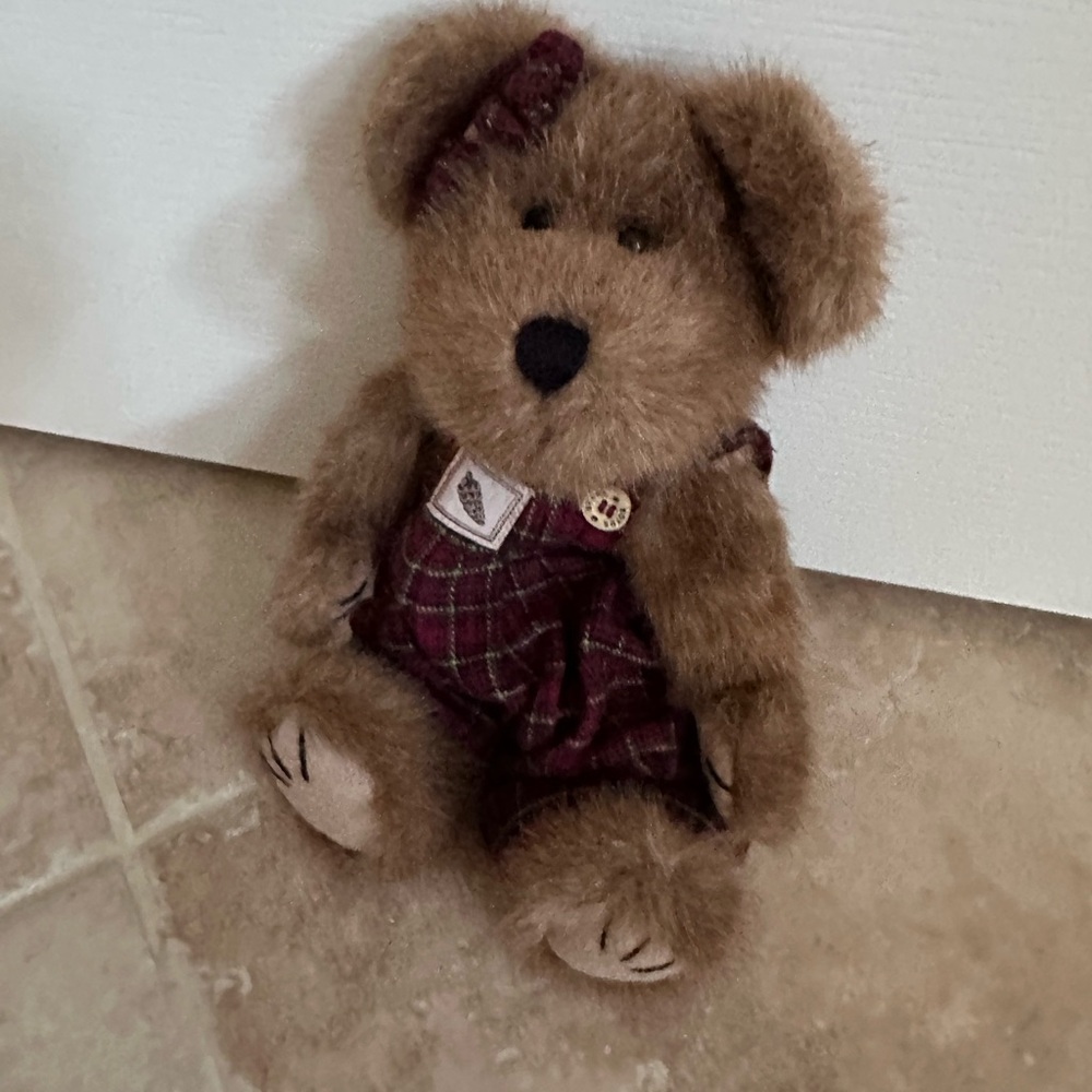 Boyds Bears Sue B. Bearkins 10" Red Plaid Pinecone Outfit Best Dressed Plush Toy